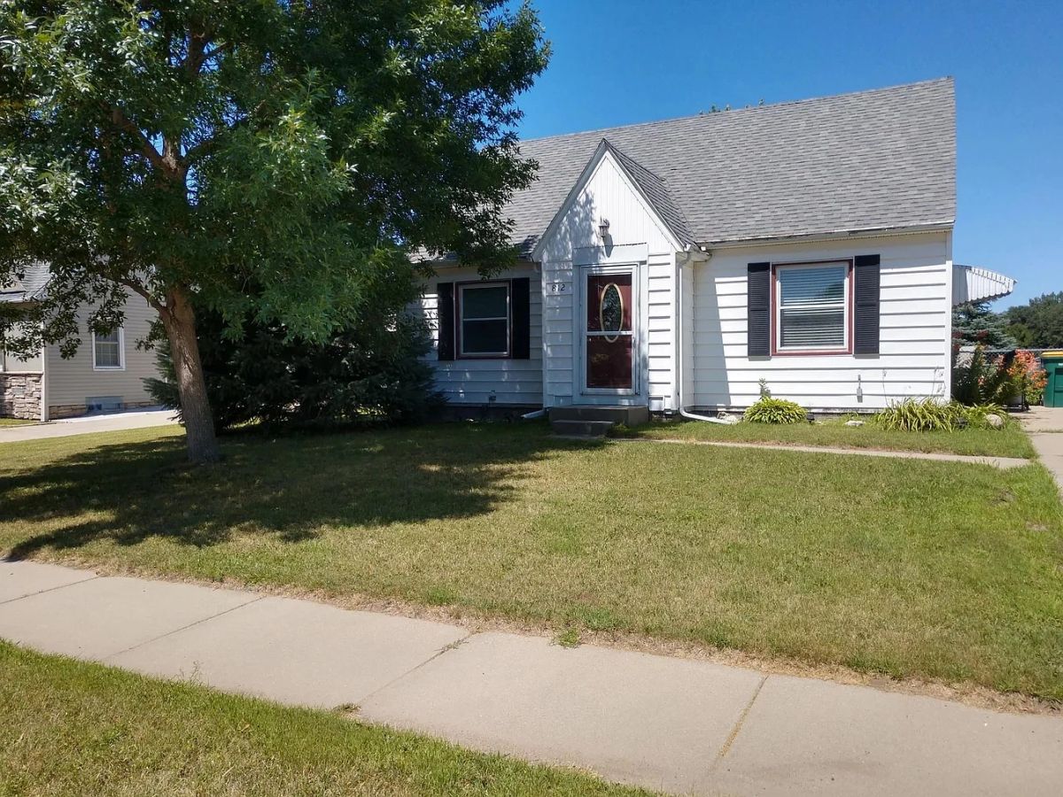 Exterior of 812 E Presentation St, Sioux Falls