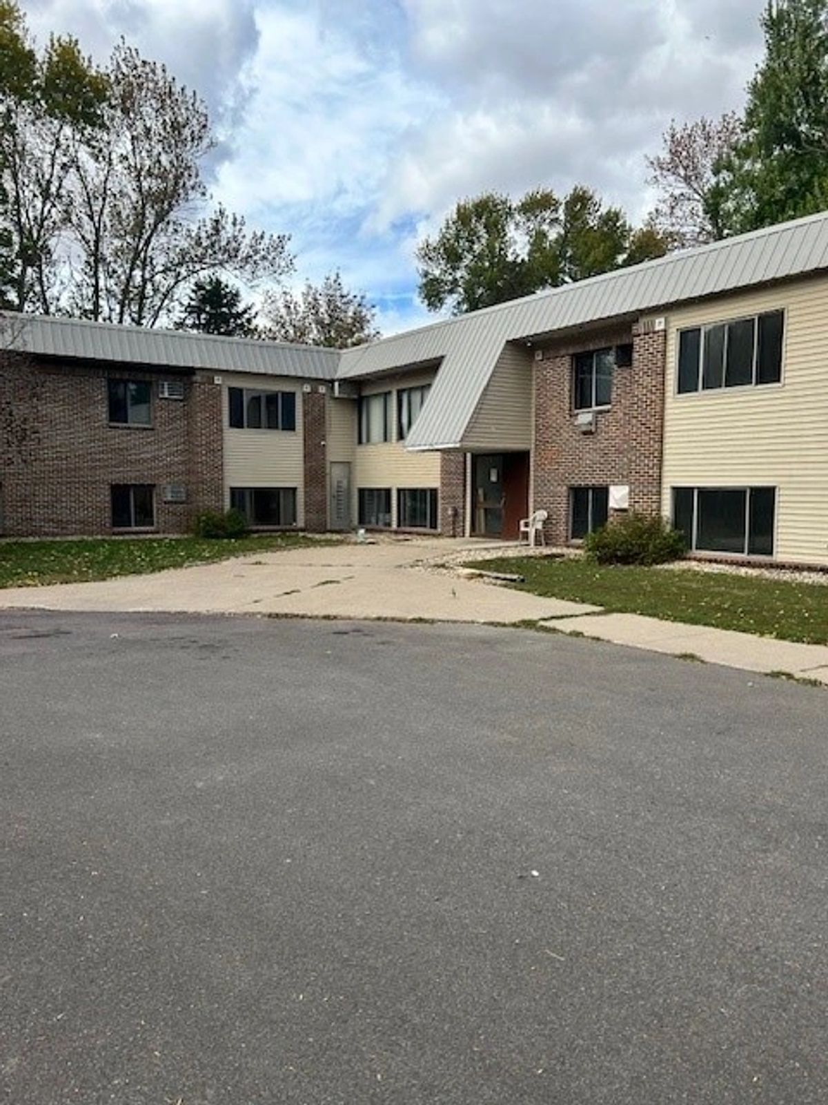 Exterior of 3200 Maple Ave apartments in Slayton, MN